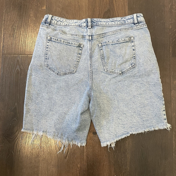 Lane Bryant Signature Fit Mid Rise Boyfriend Bermuda Shorts Size 14 Women’s - Picture 3 of 9